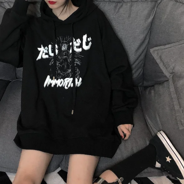 Dark graffiti printed hooded sweater yv42528